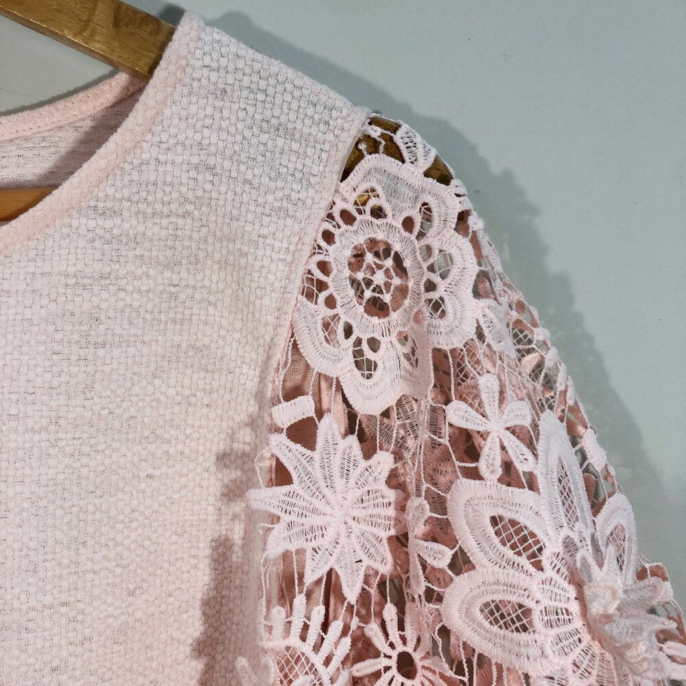 ANTHRO eri + ali Samara Lace Bell Sleeve Top in Pale Pink M - Picture 5 of 14